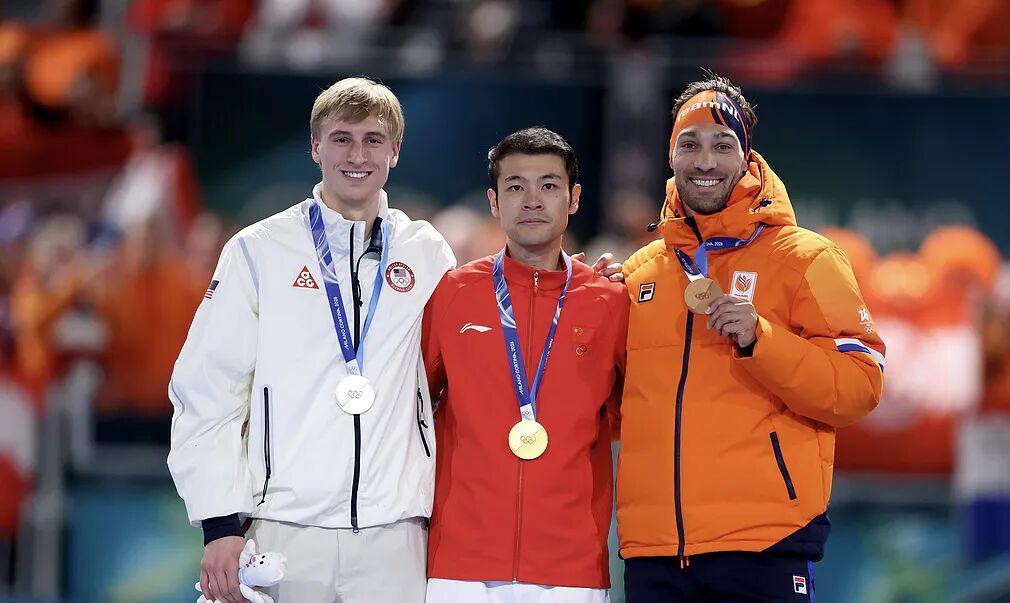 破奥运纪录！宁忠岩在米兰冰场创造历史